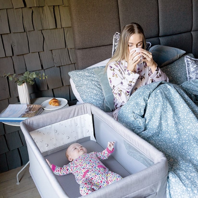 fb_20201025__roomie_glide__mum_holding_tea_in_bed_with_baby_next_1_4